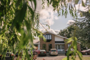 En-suite Double Room. Dublin Airport, Fairyhouse, Tayto Park, Ashbourne close by.